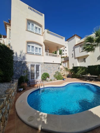 Villa in Campoamor R-5 - view 1