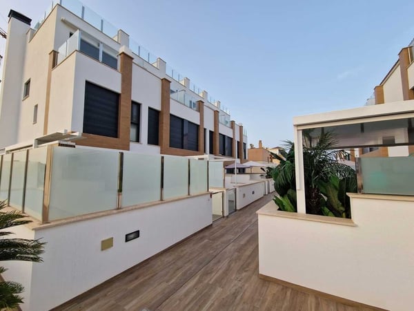 House in Guardamar del Segura - view 1