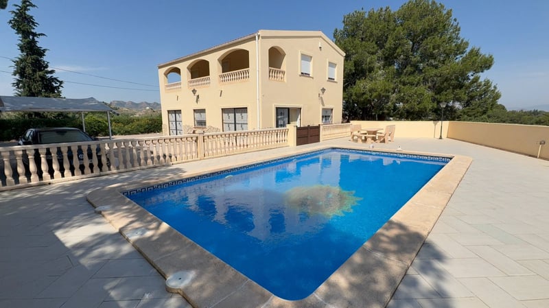 Villa in Los Martinez de Canadas de San Pedro - view 1