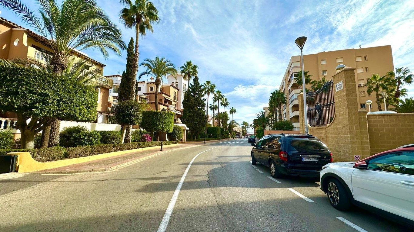 Apartment in Torrevieja - Image 2
