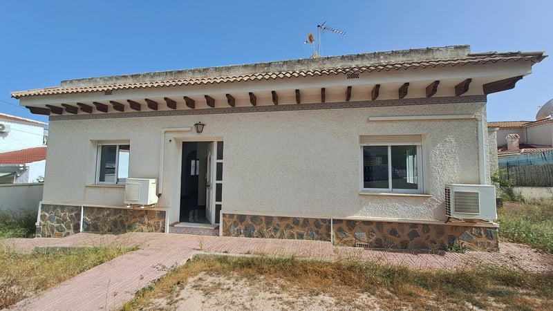 Villa in Villamartin - view 1
