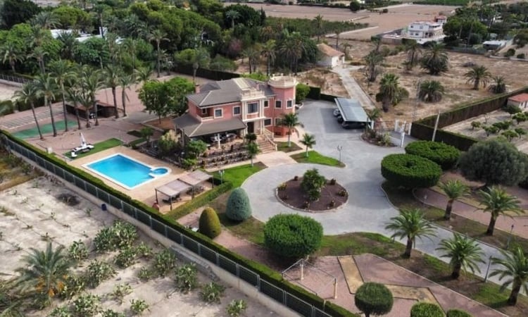 Villa in Elche - view 1