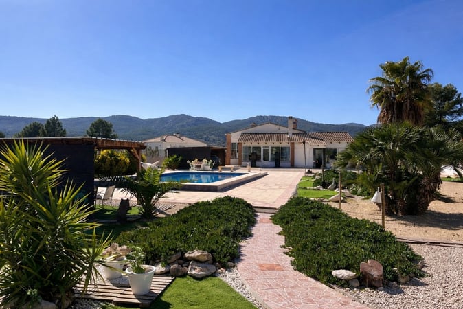 Villa in Castalla - view 1