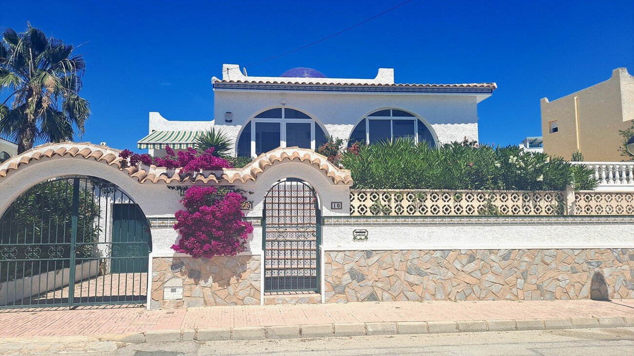 Villa in San Miguel de Salinas - Image 2