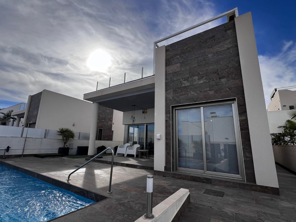 Villa in Urbanizacion los Balcones - Image 2