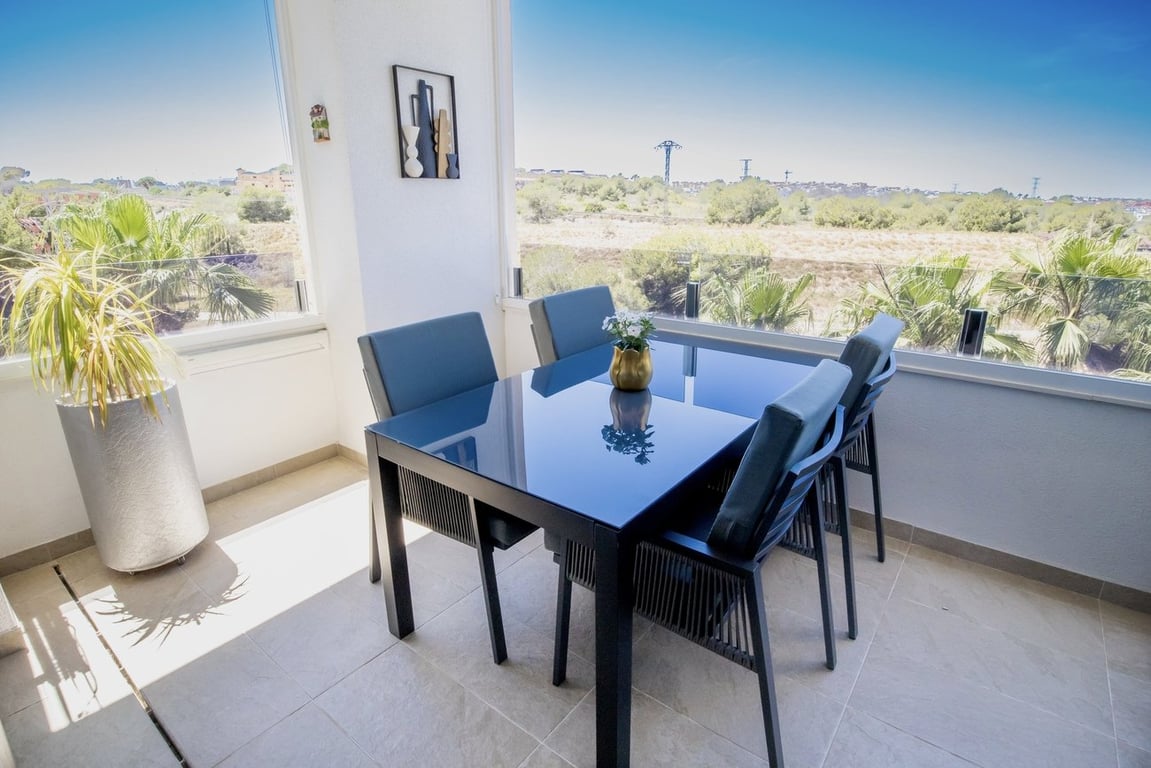 Apartment in Urbanizacion los Balcones - Image 2