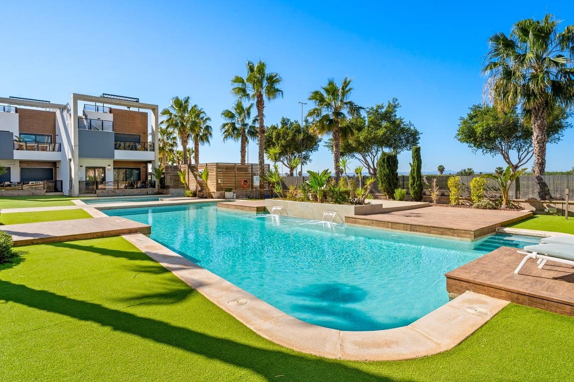 Apartment in Urbanizacion El Raso - Image 3