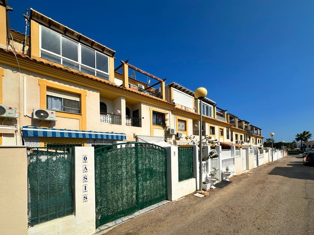 Villa in Urbanizacion los Balcones - Image 2