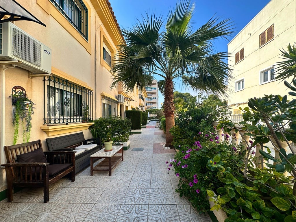 Villa in Urbanizacion los Balcones - Image 3