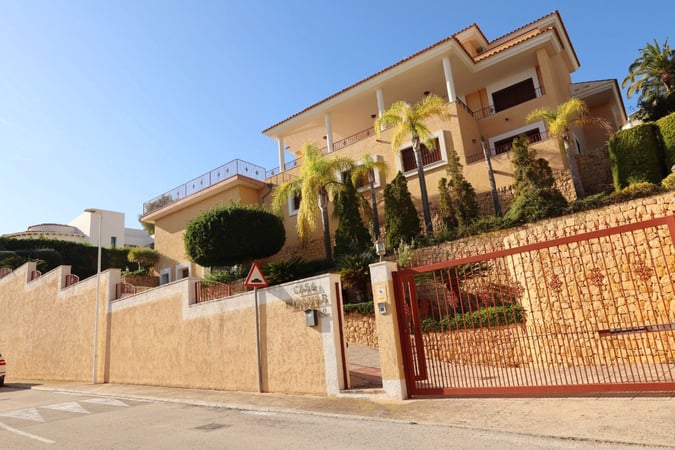 Villa in Altea - view 1