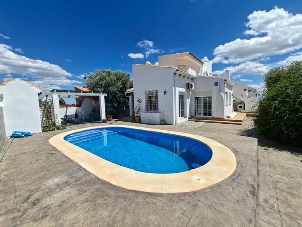 Villa in Los Cabaniles - view 1