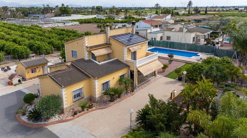 Villa in Elche - view 1