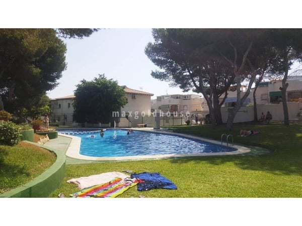 Apartment in Residencia los Altos - view 1