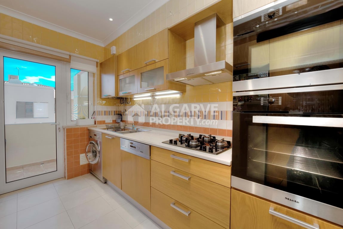 Apartment in Quarteira - Image 3