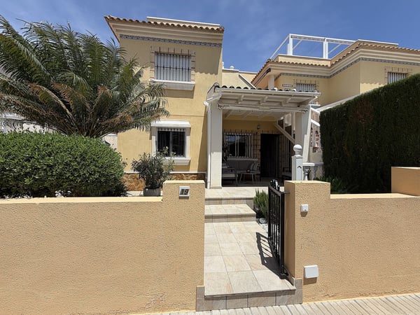 Apartment in Urbanizacion los Balcones - view 1