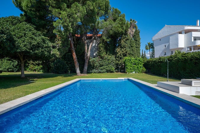Apartment in Nueva Andalucia - view 1