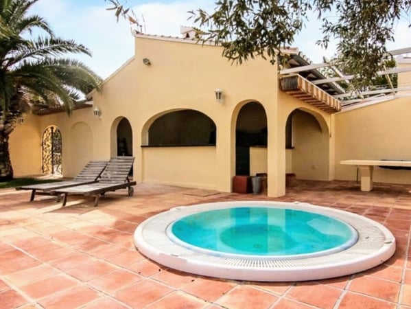 Villa in Benissa - view 1