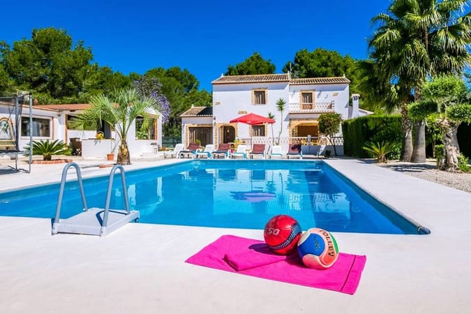 Villa in Canor - view 1