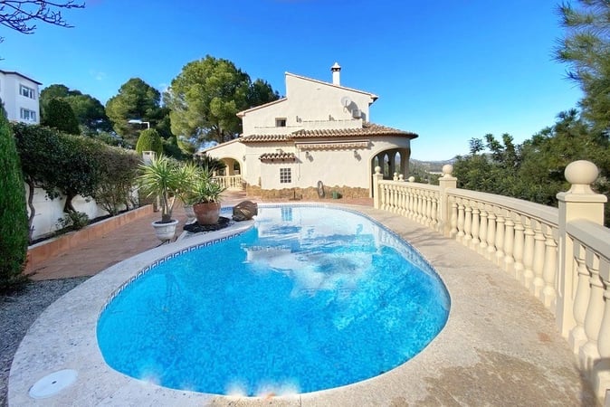 Villa in Ador - view 1