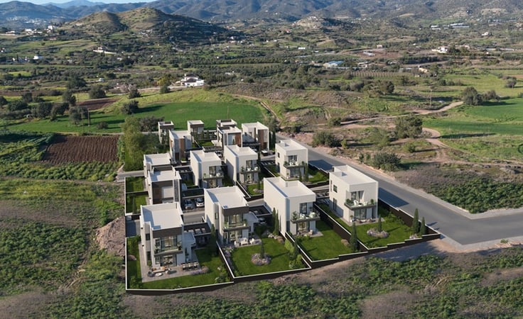 House in Kato Pyrgos - view 1