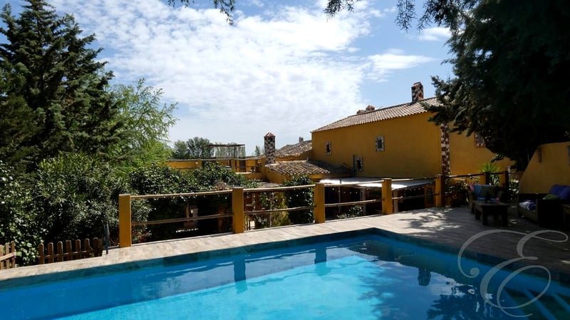 House in La Colonia - view 1