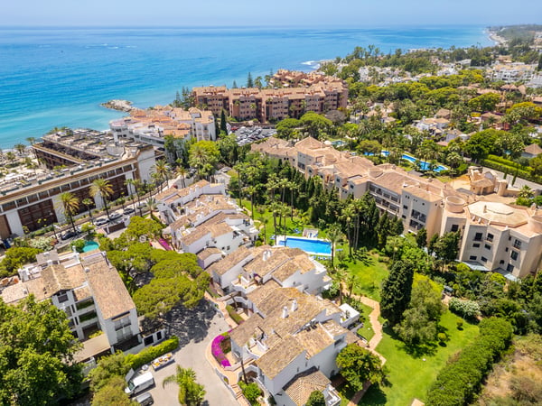 Apartment in Nueva Andalucia - view 1