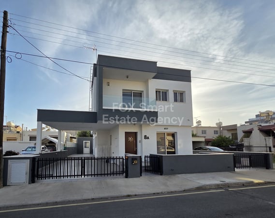 House in Kato Polemidia - view 1