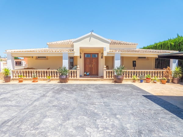 Villa in Heredades - view 1