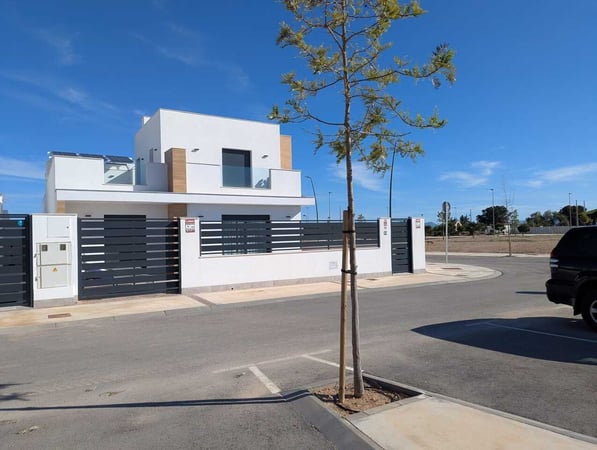Villa in Roldan - view 1