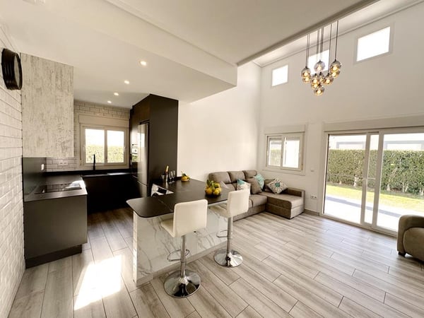 Villa in Roldan - view 1