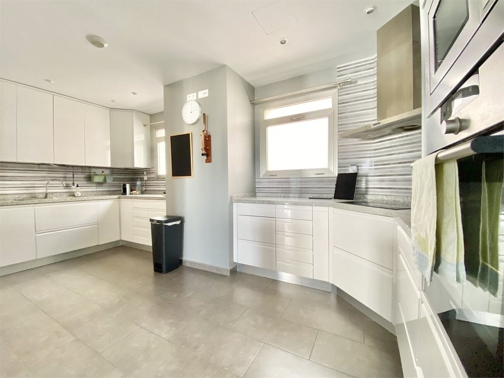 Apartment in Villamartin - Image 3