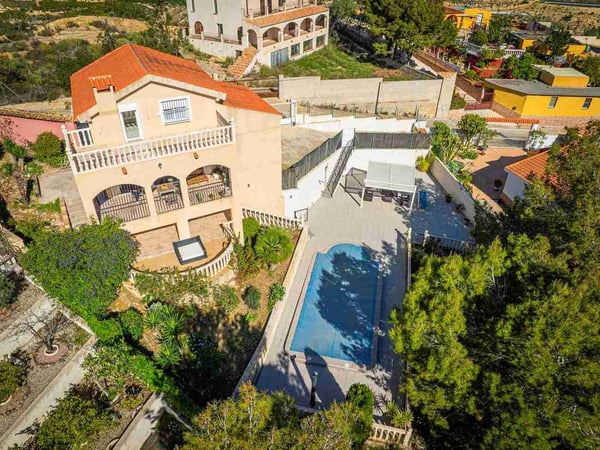 Villa in Los Martinez de Canadas de San Pedro - view 1