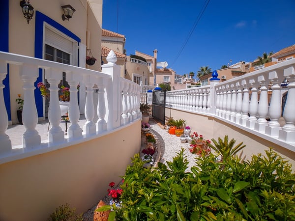 Villa in Villamartin - view 1