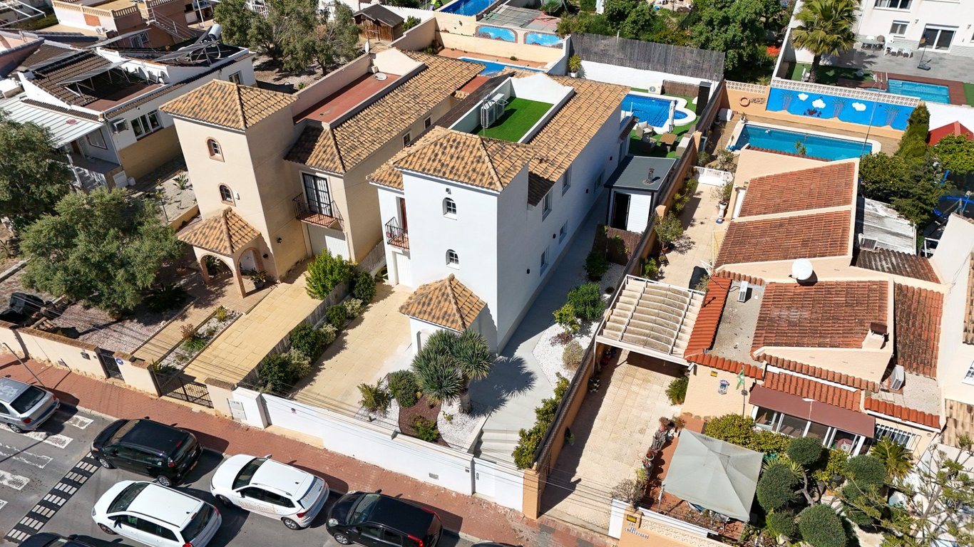 Villa in Torrevieja - Image 2