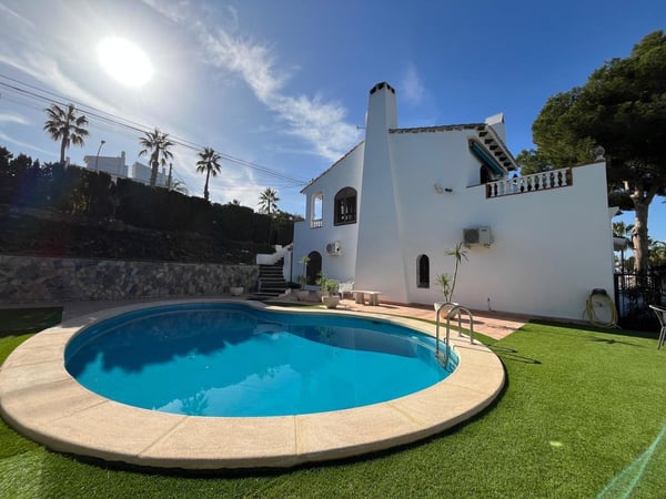 Villa in Villamartin - view 1