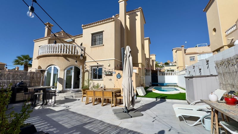 Villa in Urbanizacion los Balcones - view 1