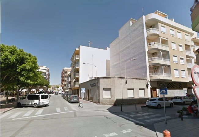 House in Guardamar del Segura - view 1