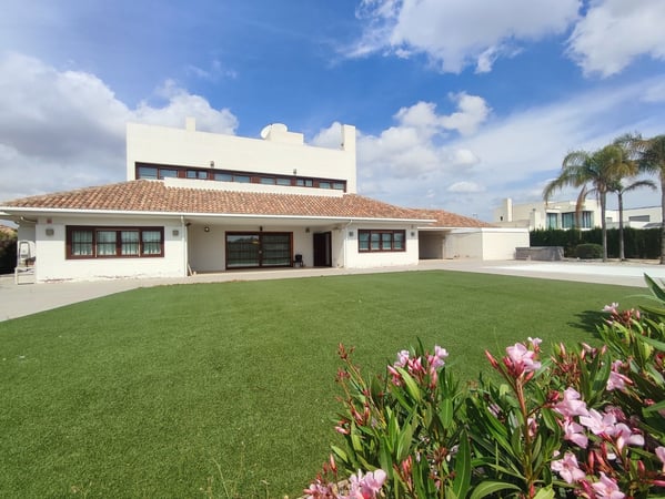 Villa in Sucina - view 1