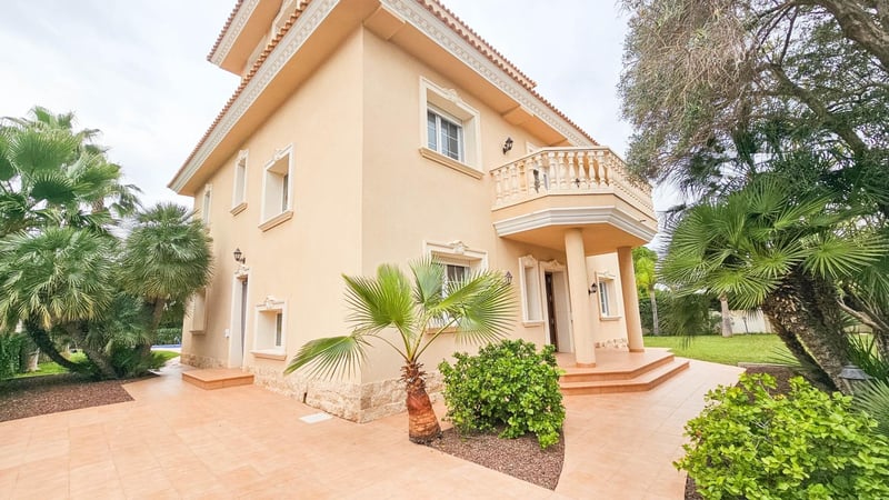 Villa in Cabo Roig - view 1
