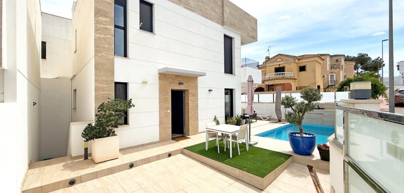 Villa in Dehesa de Campoamor - view 1