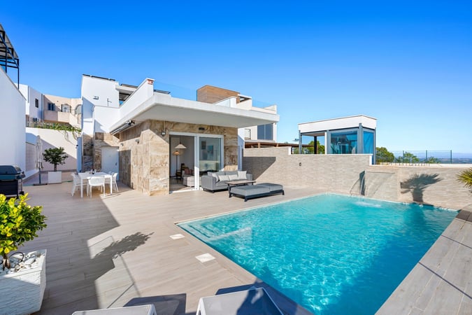 Villa in San Miguel de Salinas - view 1