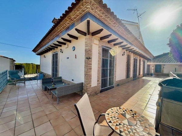 Villa in Avileses - view 1