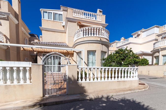 Villa in Urbanizacion los Balcones - view 1