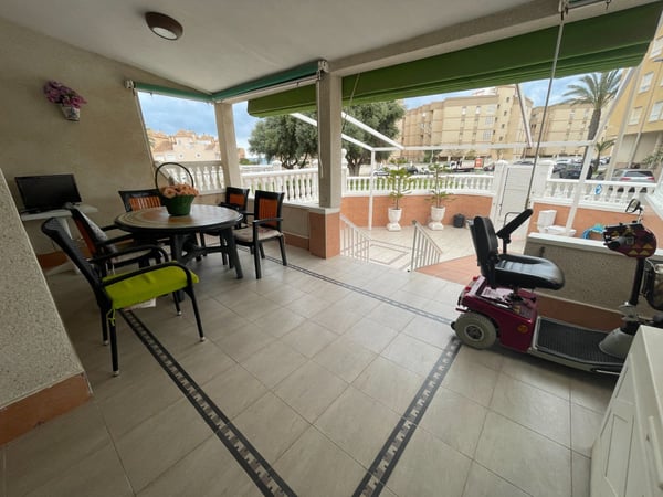 House in Guardamar del Segura - view 1