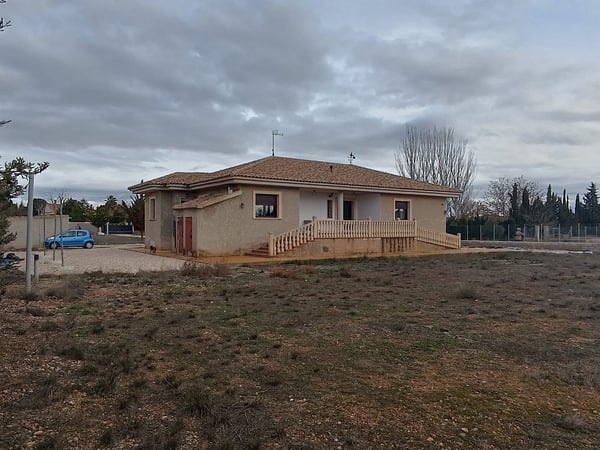 Villa in Yecla - view 1