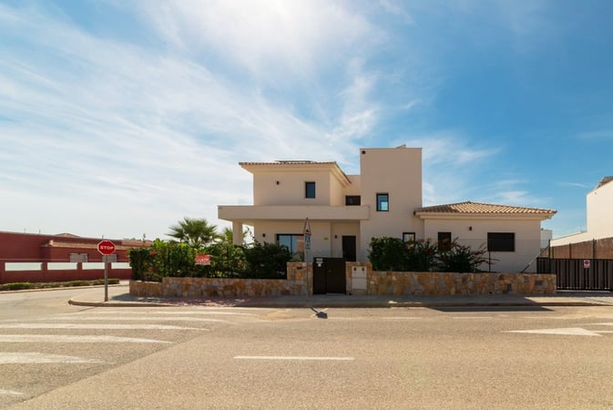 Villa in Los Montesinos - view 1