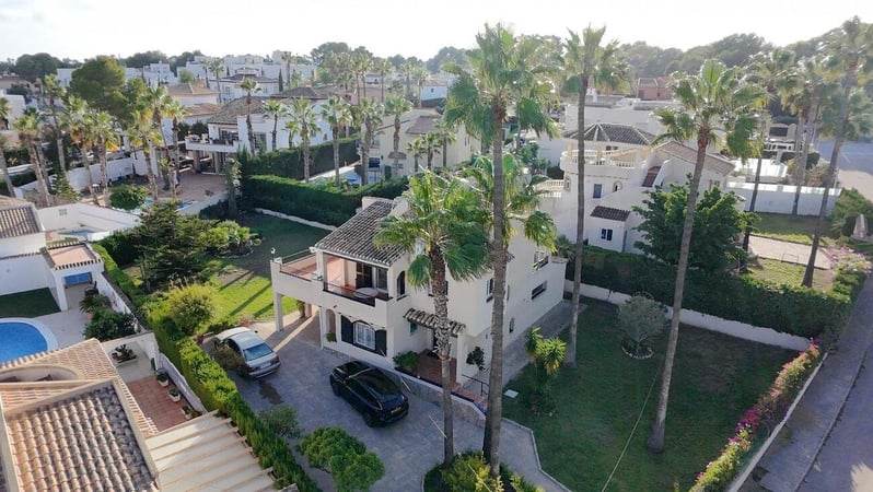 Villa in Villamartin - view 1