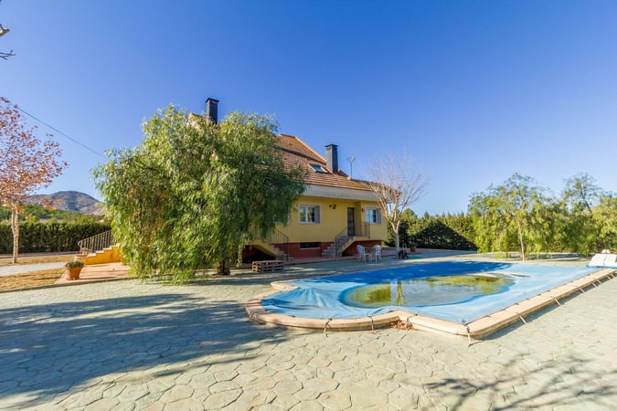 Villa in Yecla - view 1