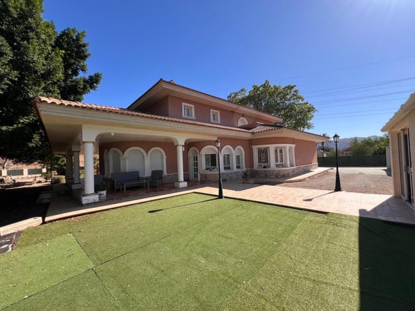 Villa in Callosa de Segura - view 1