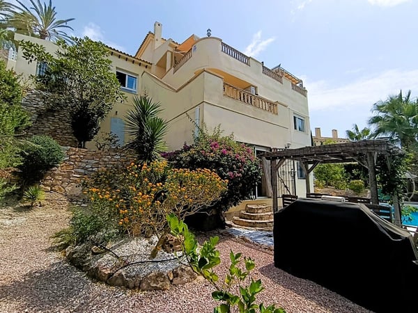 Villa in Dehesa de Campoamor - view 1